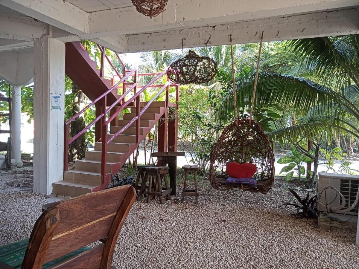 Near Lake Hostal Bacalar Luaran gambar