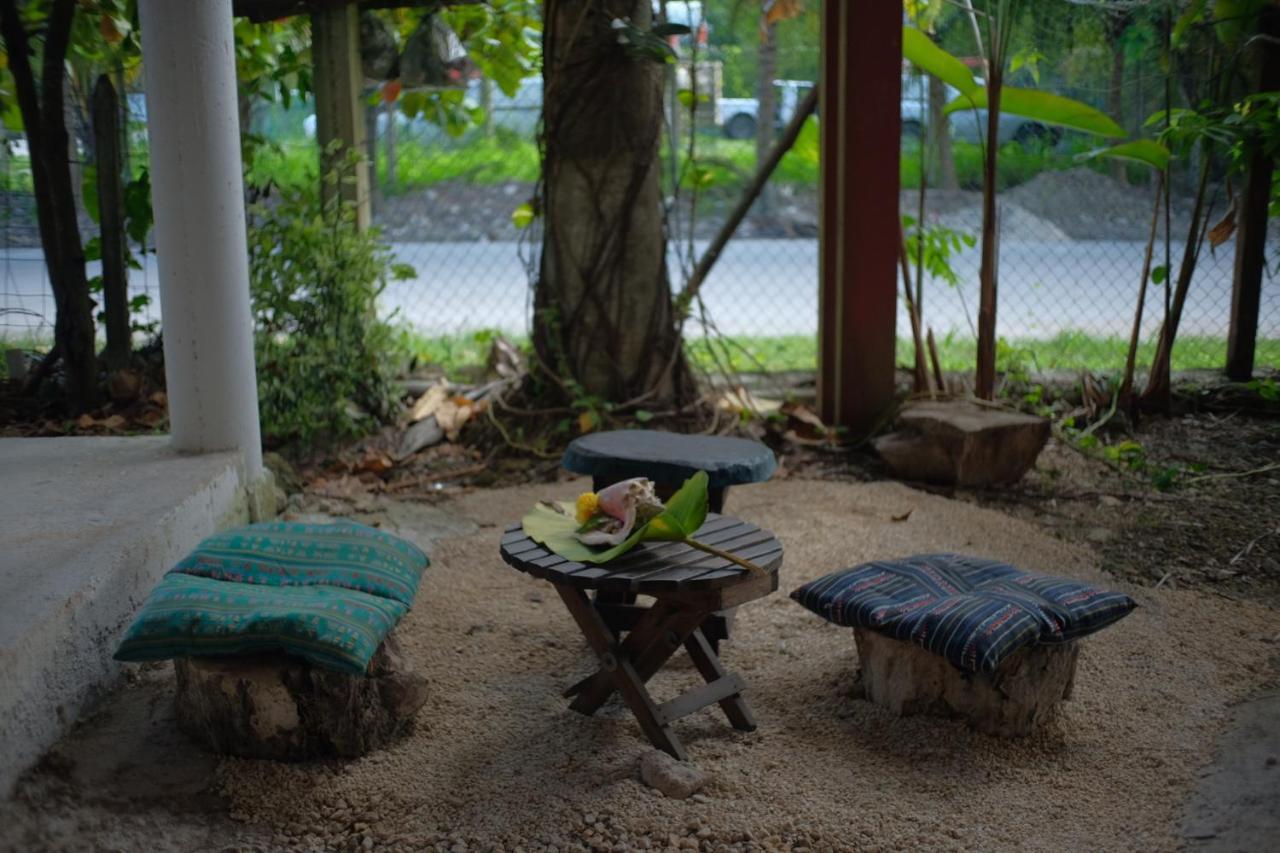 Near Lake Hostal Bacalar Luaran gambar