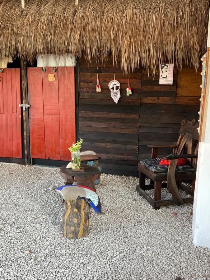 Near Lake Hostal Bacalar Luaran gambar